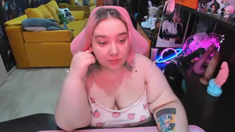 Snapshot of softie_sofy chatting on June 2026 02:44:01 AM Sofie online show from June 2026 02:44:01 AM