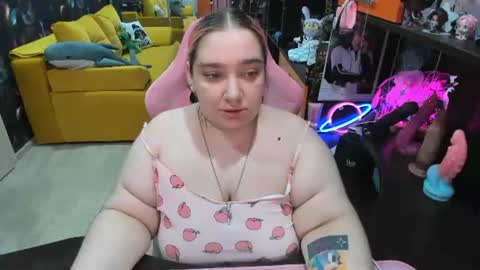 Snapshot of softie_sofy chatting on June 2026 06:40:01 AM Sofie online show from June 2026 06:40:01 AM