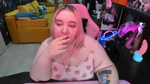 Snapshot of softie_sofy chatting on June 2026 03:02:01 AM Sofie online show from June 2026 03:02:01 AM