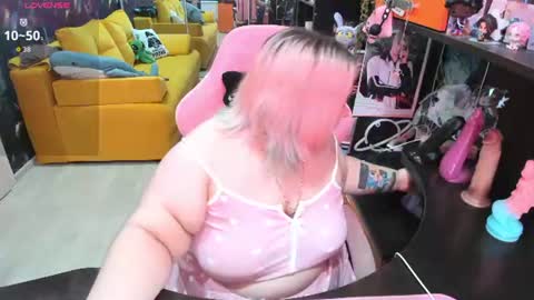 Snapshot of softie_sofy chatting on July 2026 01:56:01 AM Sofie online show from July 2026 01:56:01 AM