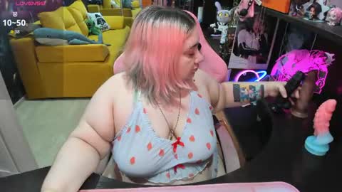 Snapshot of softie_sofy chatting on July 2026 01:35:01 AM Sofie online show from July 2026 01:35:01 AM