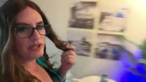 Snapshot of someonespeicial chatting on September 2025 01:05:02 AM someonespeicial online show from September 2025 01:05:02 AM