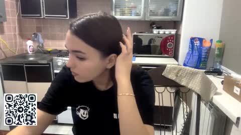 Snapshot of somerfrieler chatting on November 2025 05:02:01 PM Hello My name is Jane im new model here and little but shy but curious. online show from November 2025 05:02:01 PM