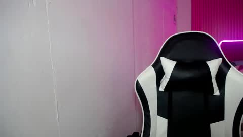 sonic_jess07 online show from May 2026 03:25:01 AM