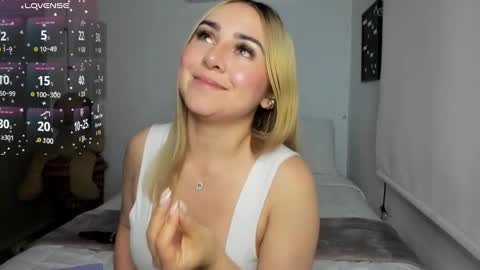 Snapshot of sophi_moreno chatting on March 2025 04:23:02 AM Sofi online show from March 2025 04:23:02 AM