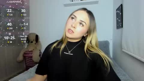 Snapshot of sophi_moreno chatting on December 2025 12:59:02 AM Sofi online show from December 2025 12:59:02 AM