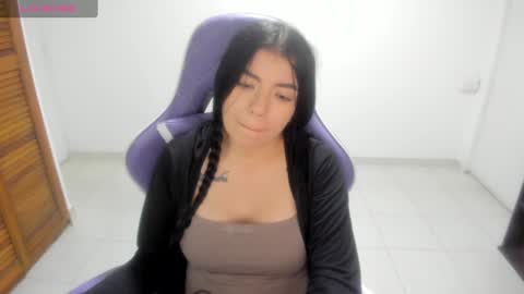 Sara Sophia online show from September 2025 08:00:02 PM