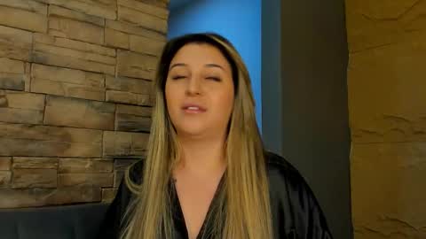 Sophia online show from October 2025 11:41:02 AM