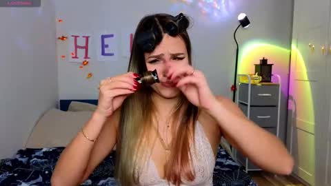 Sophia online show from November 2025 06:02:02 AM