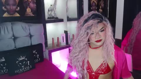 sophia_hott01 online show from September 2025 12:09:02 PM