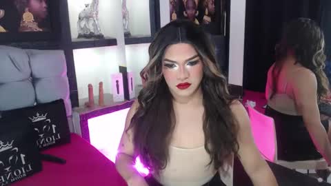 sophia_hott01 online show from October 2025 12:35:01 PM