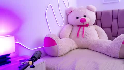 Sophia Carson online show from October 2025 05:33:01 PM