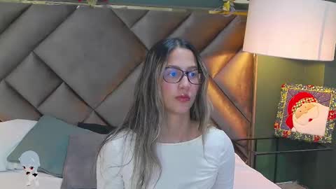 Sofia online show from December 2025 01:53:01 PM
