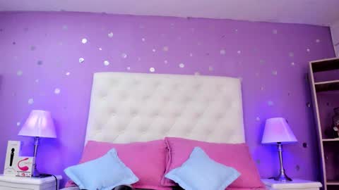 Sophia  online show from December 2025 07:32:01 PM