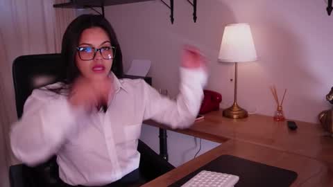 Snapshot of sophia_wilsonn_ chatting on September 2025 11:57:01 AM Sofi online show from September 2025 11:57:01 AM