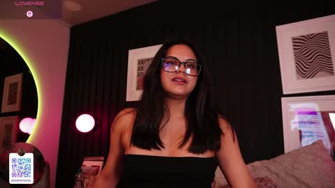 Snapshot of sophia_wilsonn_ chatting on April 2026 01:52:02 PM Sofi online show from April 2026 01:52:02 PM