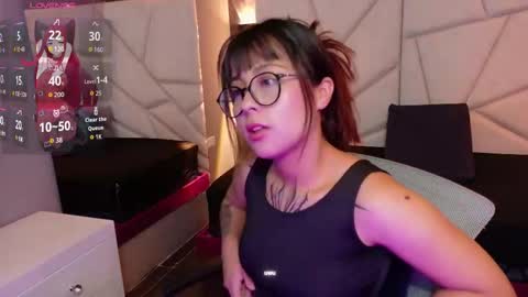 Sophi  online show from October 2025 12:04:01 PM