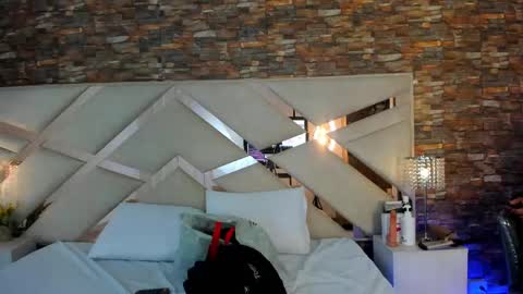 Sophia Paris online show from September 2025 03:08:01 AM