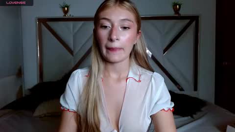Snapshot of sophiaalee chatting on September 2025 12:32:01 AM SophiaLee online show from September 2025 12:32:01 AM