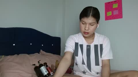 Snapshot of sophiabedford chatting on December 2024 05:11:01 PM Sophia Bedford online show from December 2024 05:11:01 PM