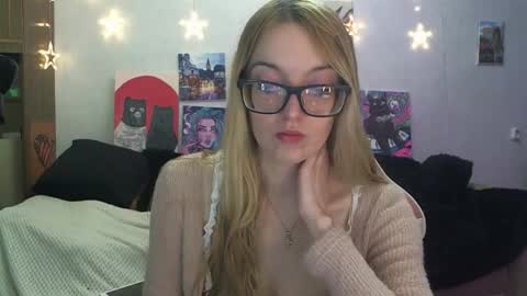 Snapshot of sophiasonata chatting on December 2025 09:32:02 PM SophiaSonata online show from December 2025 09:32:02 PM