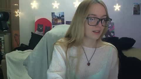 Snapshot of sophiasonata chatting on December 2025 10:17:02 PM SophiaSonata online show from December 2025 10:17:02 PM