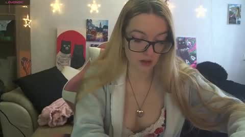 Snapshot of sophiasonata chatting on February 2026 09:05:01 AM SophiaSonata online show from February 2026 09:05:01 AM