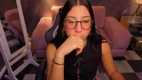 sophie_jones_b online show from May 2026 12:32:02 PM