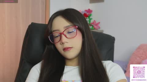 Sophie or Sof online show from May 2026 10:04:01 PM