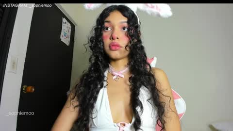 Snapshot of sophie_moo chatting on March 2026 12:17:02 PM Sophie online show from March 2026 12:17:02 PM