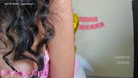 Snapshot of sophie_moo chatting on April 2026 01:13:02 PM Sophie online show from April 2026 01:13:02 PM