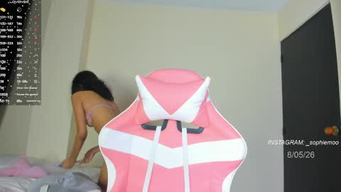 Snapshot of sophie_moo chatting on May 2026 02:00:01 PM Sophie online show from May 2026 02:00:01 PM