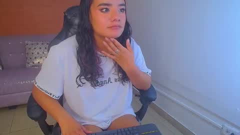 Snapshot of sophie_t_ chatting on December 2024 02:09:01 AM Sofia online show from December 2024 02:09:01 AM