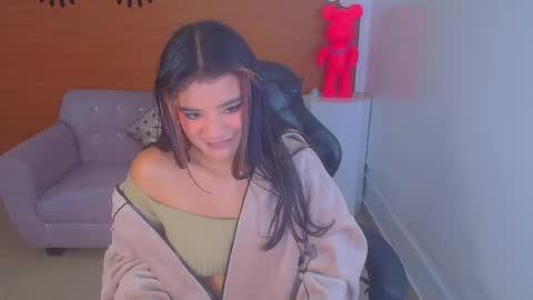 Snapshot of sophie_t_ chatting on December 2024 01:05:01 AM Sofia online show from December 2024 01:05:01 AM