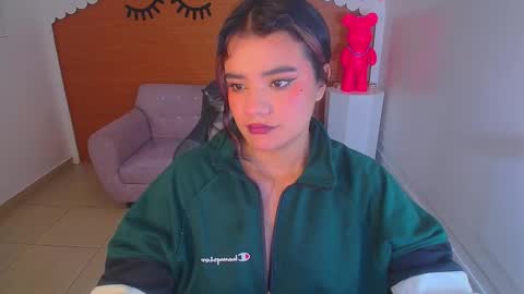 Snapshot of sophie_t_ chatting on January 2025 12:38:02 PM Sofia online show from January 2025 12:38:02 PM