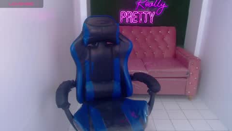 Snapshot of sophie_t_ chatting on February 2025 05:17:02 PM Sofia online show from February 2025 05:17:02 PM