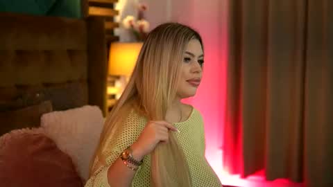 Sophie online show from November 2025 06:02:02 AM