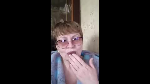 SophieBurnsX online show from April 2026 12:33:01 PM