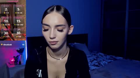 Sophie online show from September 2025 04:08:01 PM