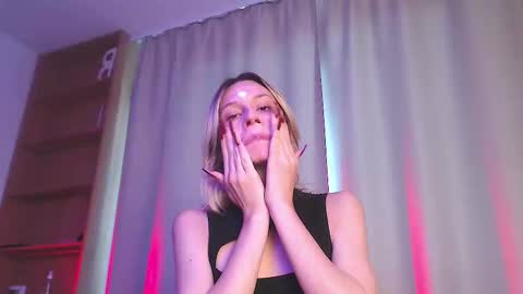 sophiediamond_x online show from October 2025 01:44:01 PM