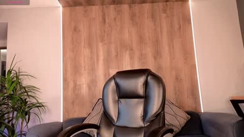 Snapshot of sophiepalmerx chatting on January 2025 03:50:01 PM Sophie Palmer online show from January 2025 03:50:01 PM