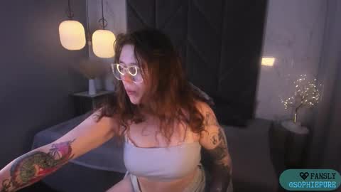 Sophie online show from October 2025 09:04:01 PM