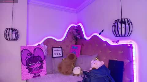   Sophie  online show from October 2025 07:58:02 PM