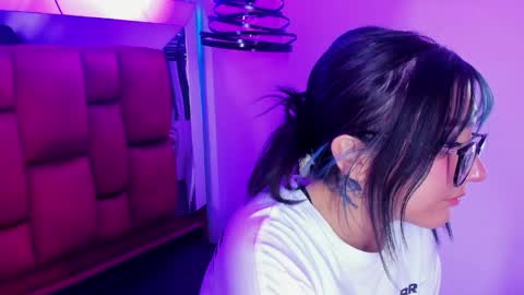   Sophie  online show from April 2026 09:19:01 PM