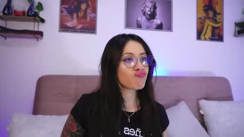 Snapshot of sophiiecums chatting on November 2025 12:06:01 PM Sophiie online show from November 2025 12:06:01 PM