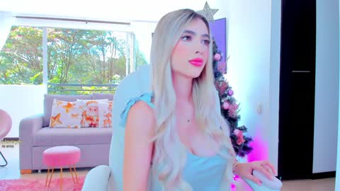 YULITZA online show from December 2024 01:38:02 PM