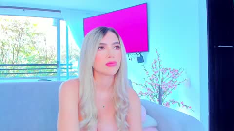 YULITZA online show from January 2025 05:47:02 PM