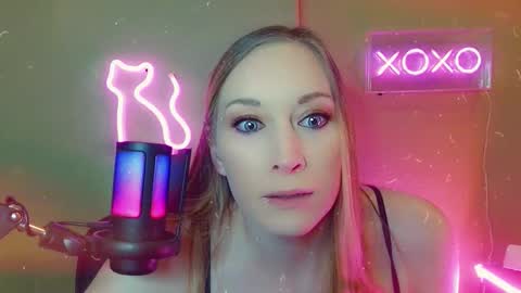 Snapshot of sophuckit chatting on November 2025 08:38:02 PM Soph online show from November 2025 08:38:02 PM