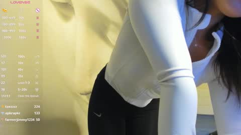 Mia online show from March 2025 12:41:01 PM