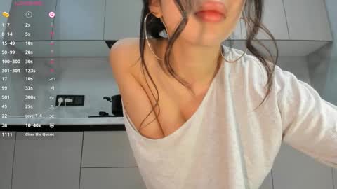 Mia online show from February 2026 07:32:02 PM